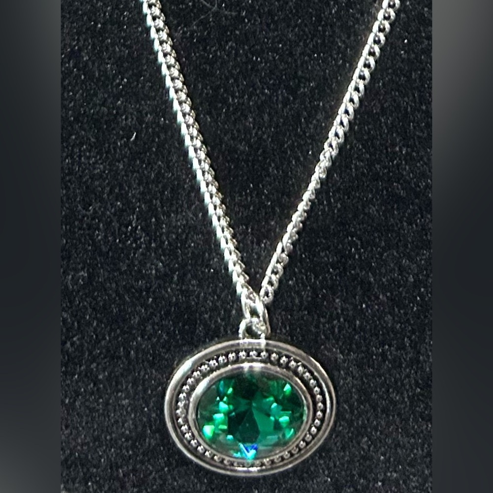 Paparazzi Silver Necklace with Green Gem